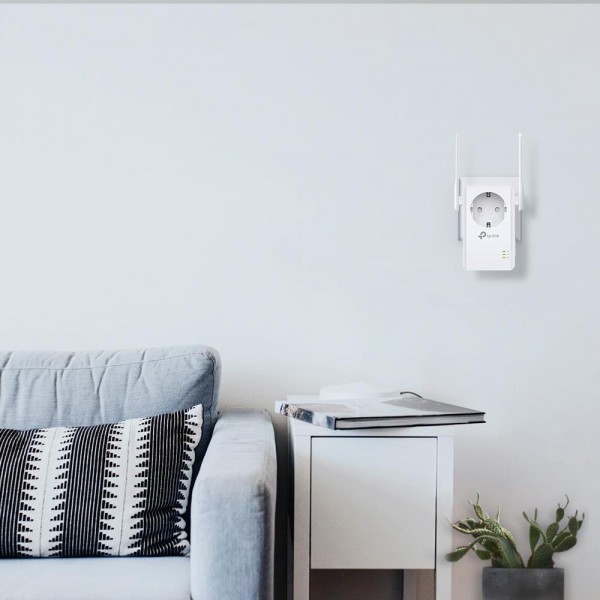 TP-Link N300 Усилитель Wi-Fi сигнала со встроенной розеткой
